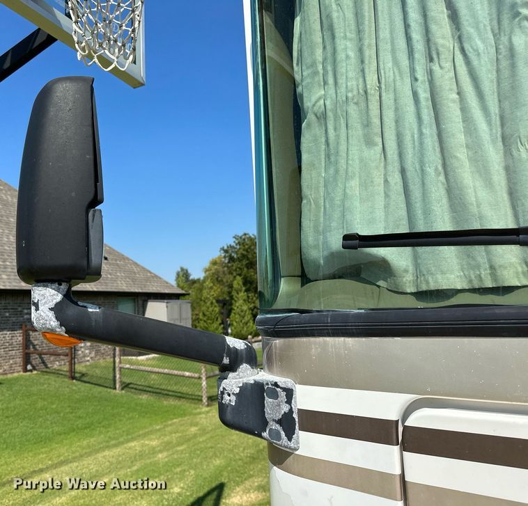 image for item NQ9354 1999 Fleetwood Discovery  RV