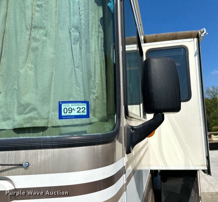 image for item NQ9354 1999 Fleetwood Discovery  RV