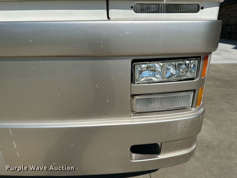 image for item NQ9354 1999 Fleetwood Discovery  RV