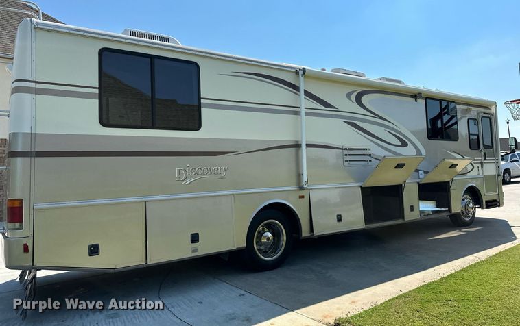 image for item NQ9354 1999 Fleetwood Discovery  RV