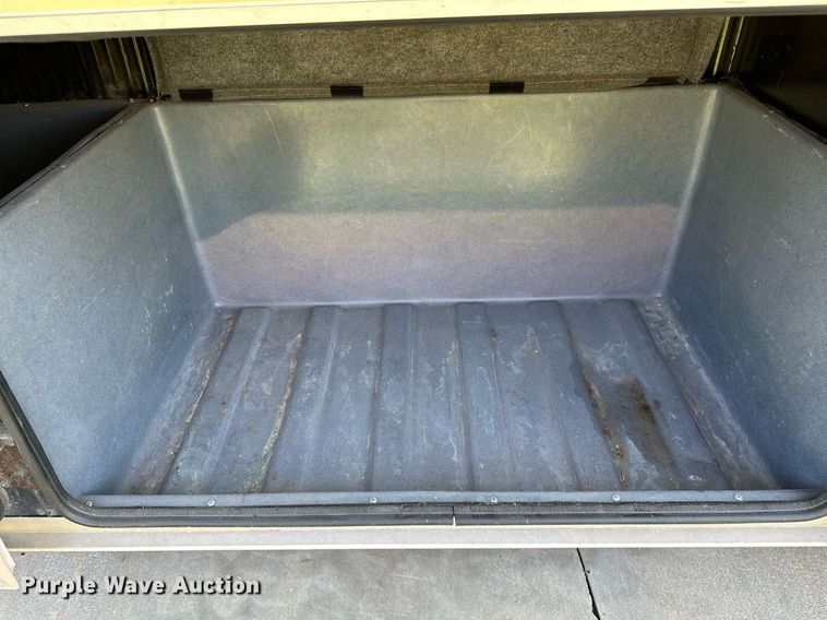 image for item NQ9354 1999 Fleetwood Discovery  RV