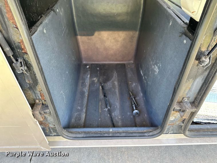 image for item NQ9354 1999 Fleetwood Discovery  RV