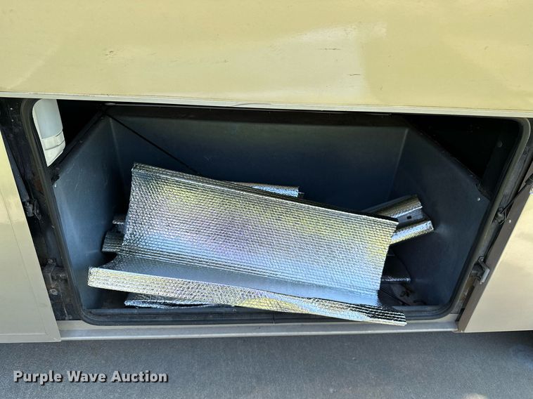 image for item NQ9354 1999 Fleetwood Discovery  RV