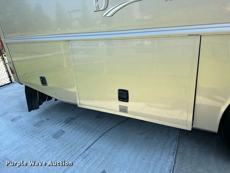 image for item NQ9354 1999 Fleetwood Discovery  RV