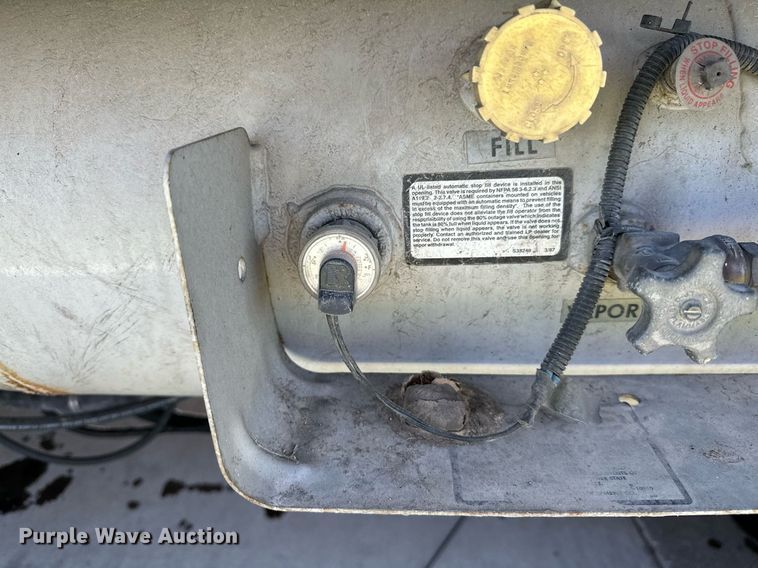 image for item NQ9354 1999 Fleetwood Discovery  RV