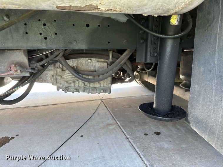 image for item NQ9354 1999 Fleetwood Discovery  RV