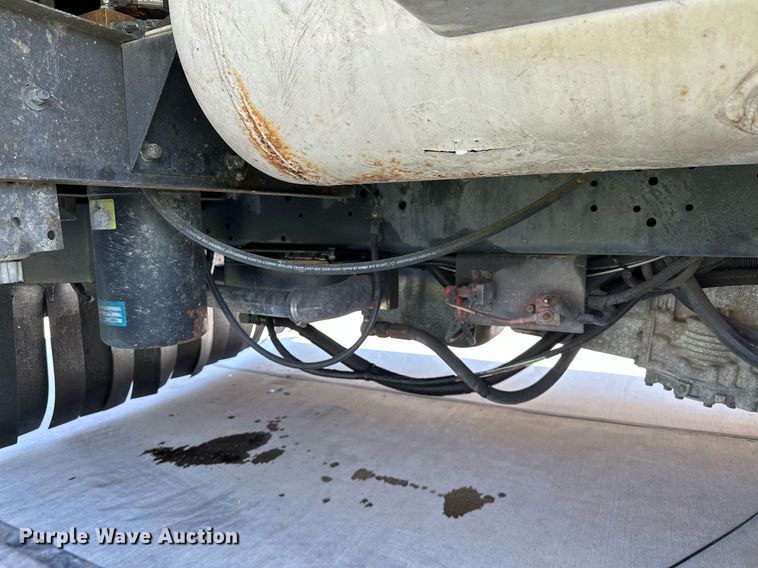 image for item NQ9354 1999 Fleetwood Discovery  RV