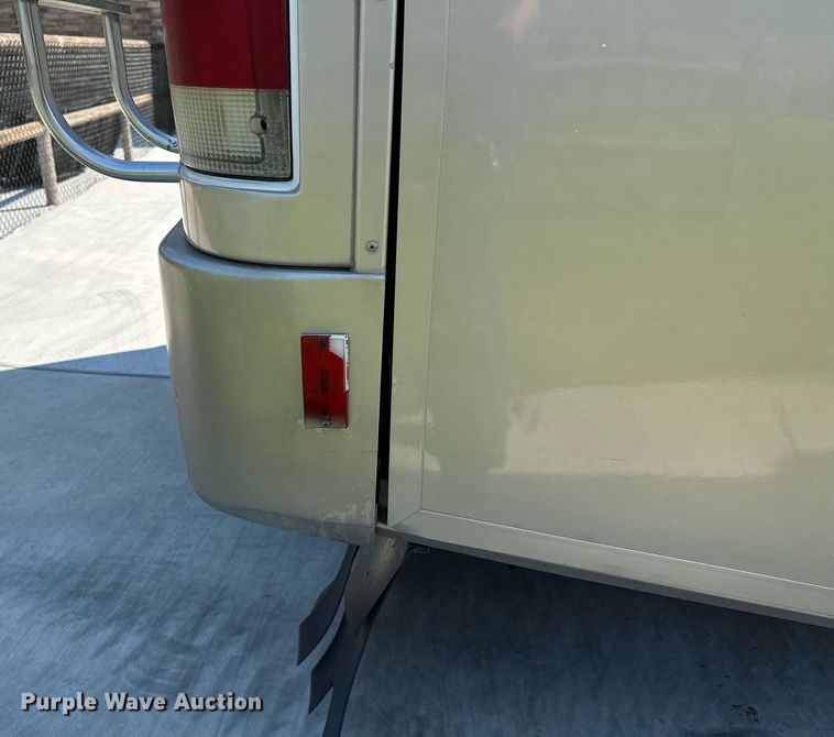 image for item NQ9354 1999 Fleetwood Discovery  RV