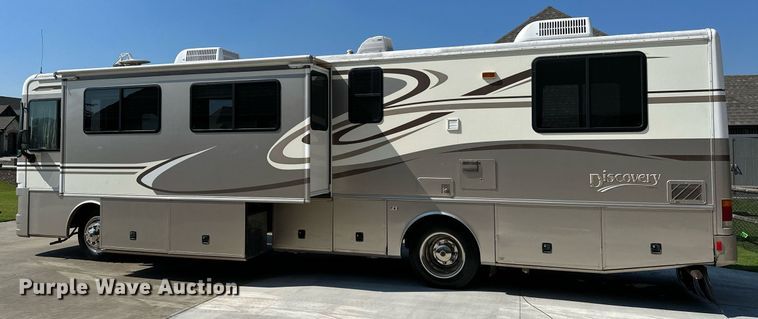 image for item NQ9354 1999 Fleetwood Discovery  RV