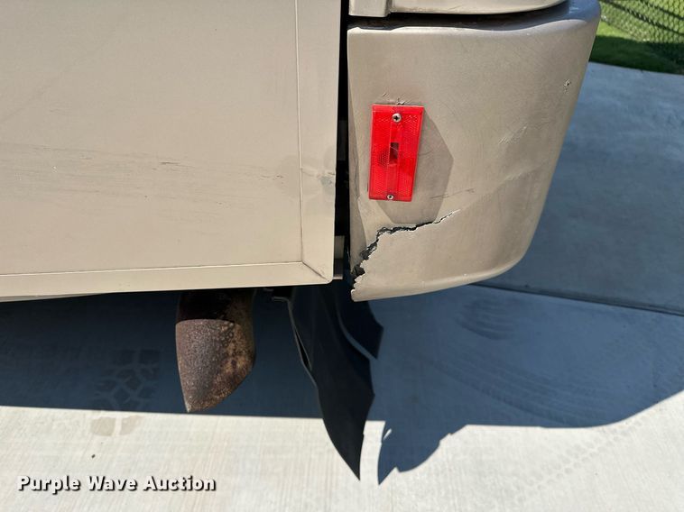 image for item NQ9354 1999 Fleetwood Discovery  RV