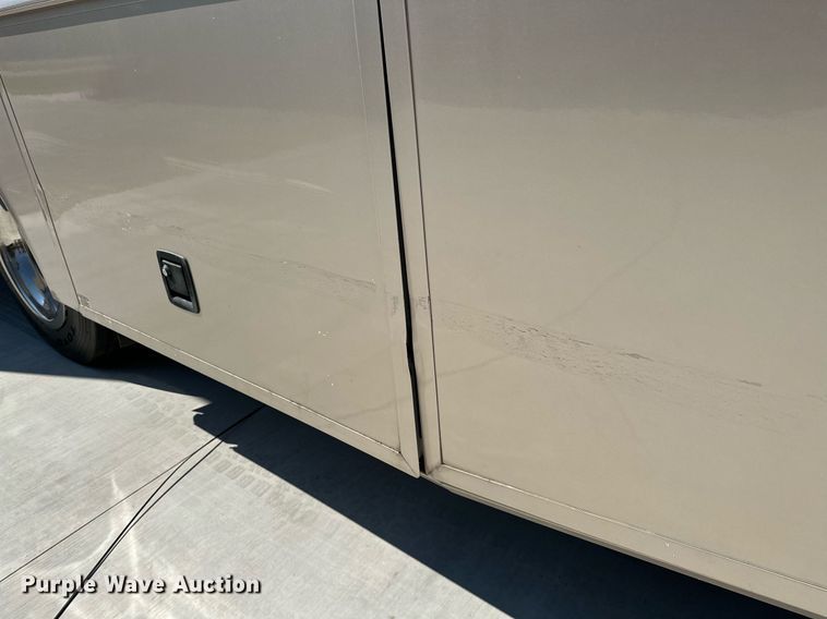 image for item NQ9354 1999 Fleetwood Discovery  RV