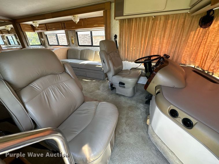 image for item NQ9354 1999 Fleetwood Discovery  RV