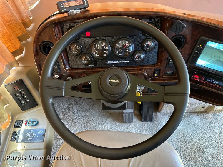 image for item NQ9354 1999 Fleetwood Discovery  RV