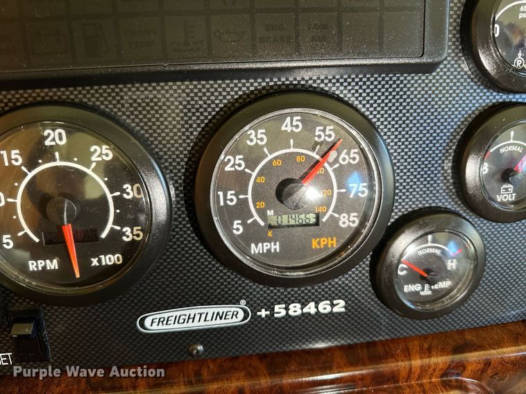 image for item NQ9354 1999 Fleetwood Discovery  RV