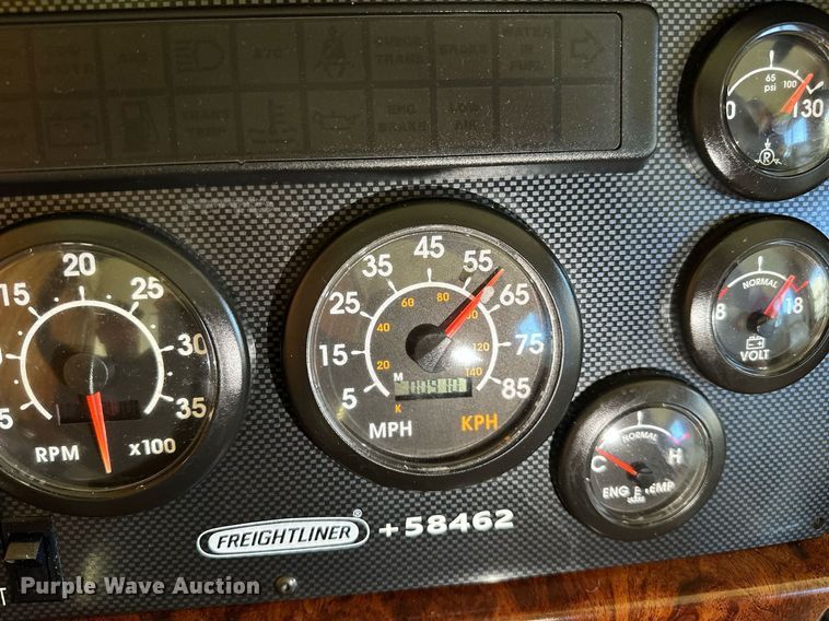 image for item NQ9354 1999 Fleetwood Discovery  RV