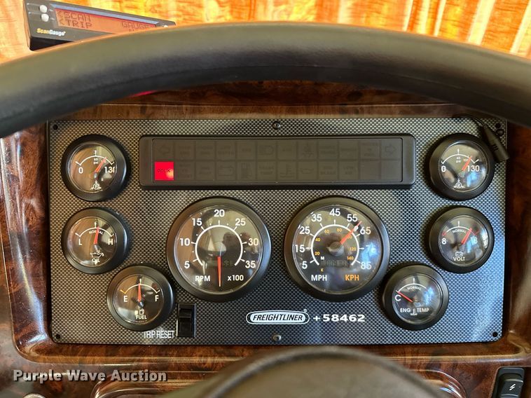 image for item NQ9354 1999 Fleetwood Discovery  RV