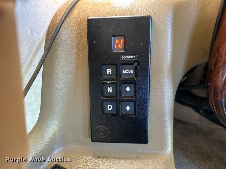 image for item NQ9354 1999 Fleetwood Discovery  RV