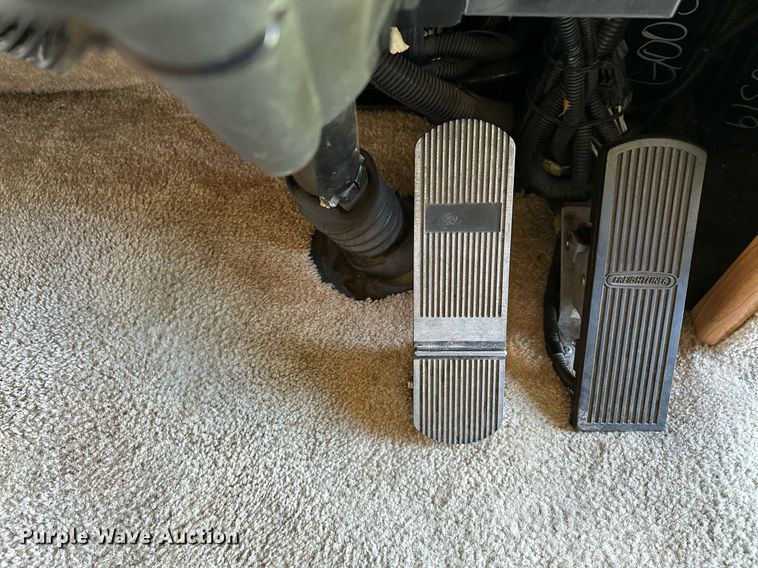 image for item NQ9354 1999 Fleetwood Discovery  RV