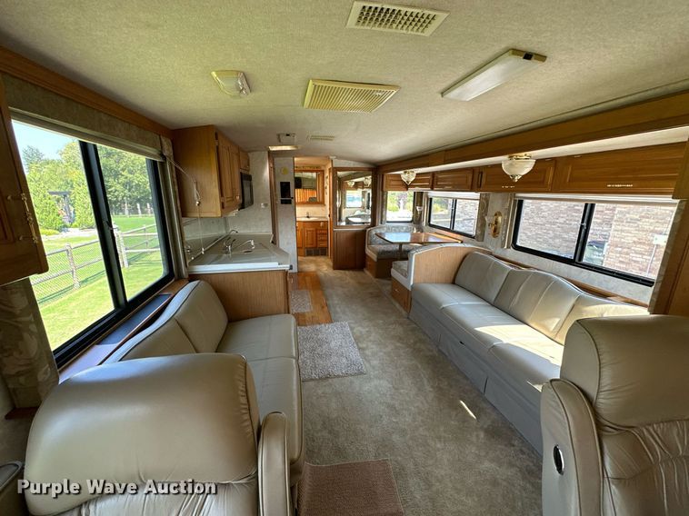 image for item NQ9354 1999 Fleetwood Discovery  RV