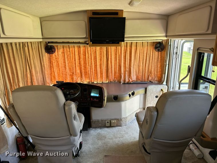 image for item NQ9354 1999 Fleetwood Discovery  RV