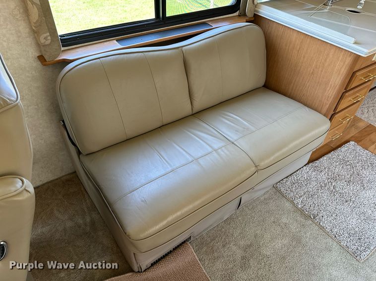 image for item NQ9354 1999 Fleetwood Discovery  RV