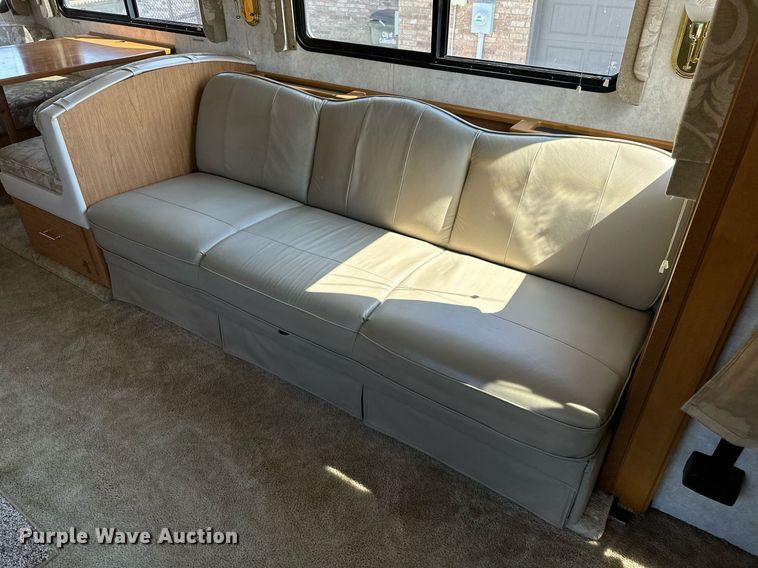 image for item NQ9354 1999 Fleetwood Discovery  RV