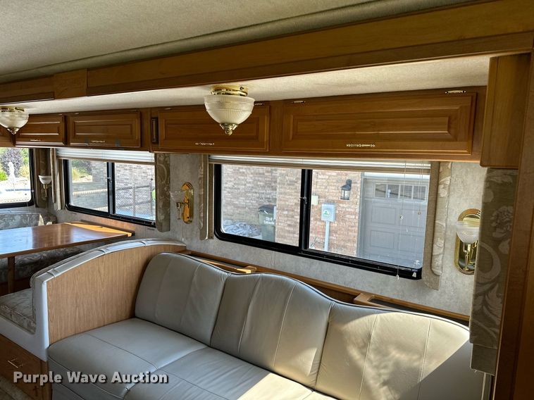 image for item NQ9354 1999 Fleetwood Discovery  RV