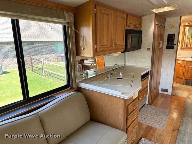 image for item NQ9354 1999 Fleetwood Discovery  RV