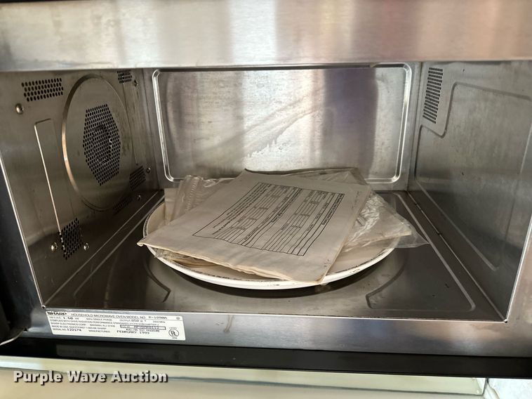 image for item NQ9354 1999 Fleetwood Discovery  RV