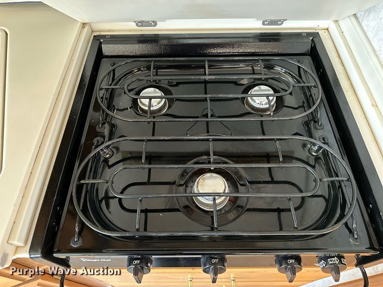 image for item NQ9354 1999 Fleetwood Discovery  RV