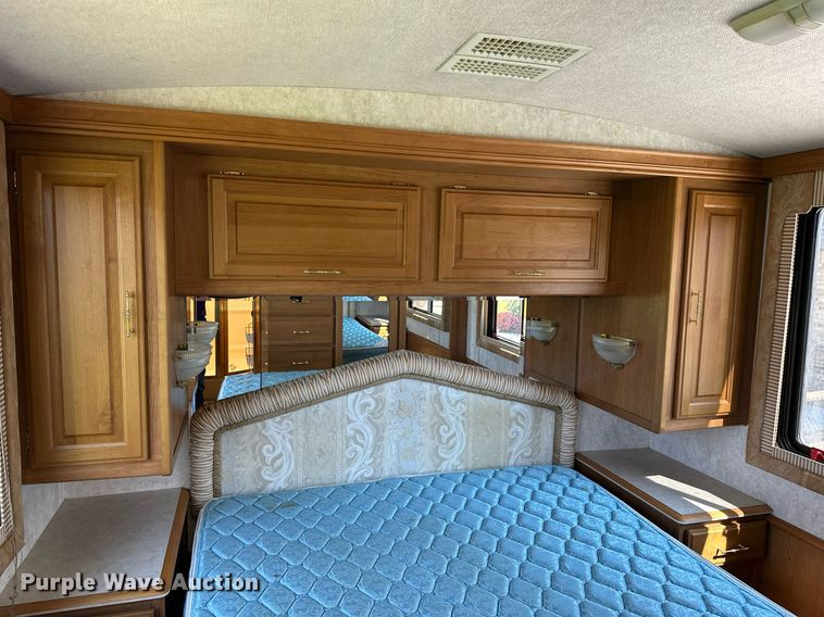 image for item NQ9354 1999 Fleetwood Discovery  RV