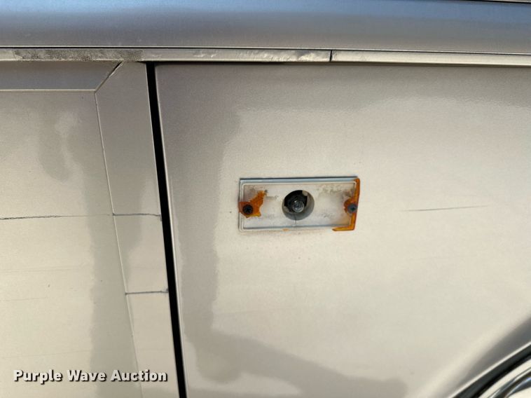 image for item NQ9354 1999 Fleetwood Discovery  RV