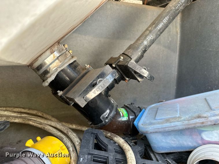 image for item NQ9354 1999 Fleetwood Discovery  RV