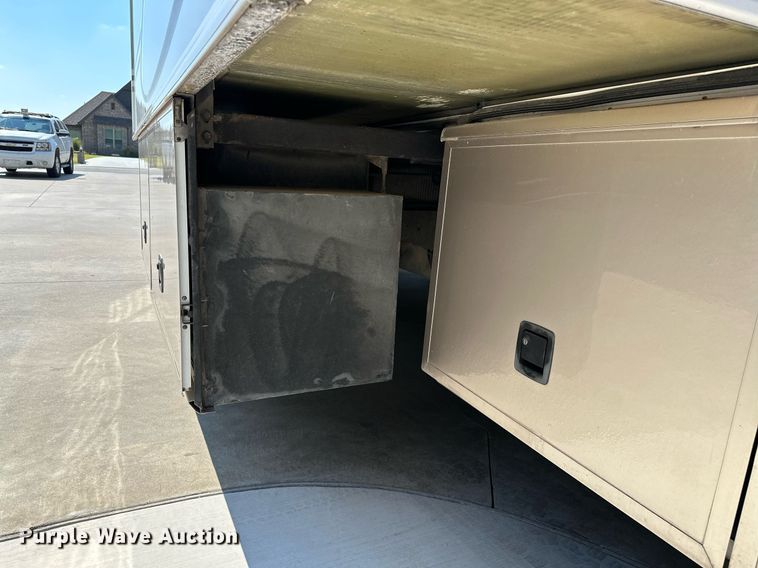 image for item NQ9354 1999 Fleetwood Discovery  RV