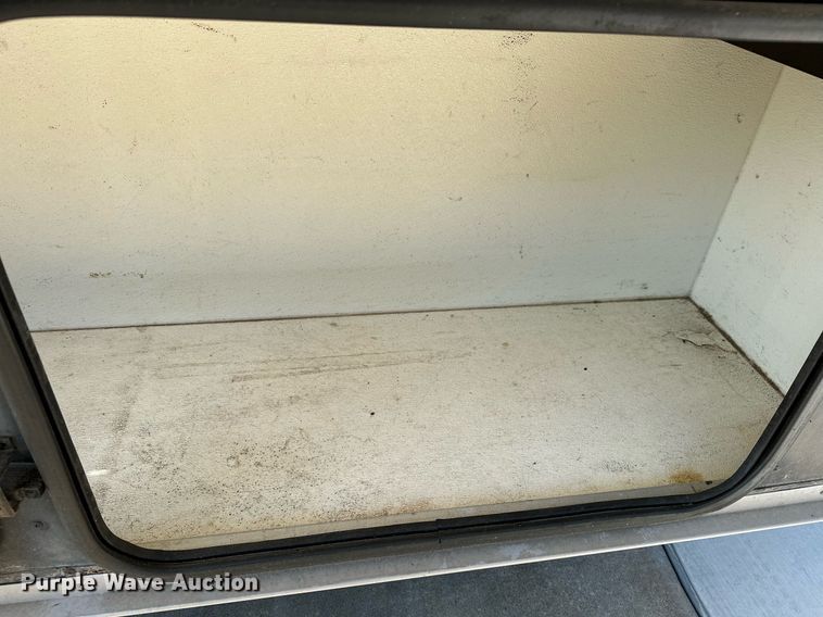 image for item NQ9354 1999 Fleetwood Discovery  RV