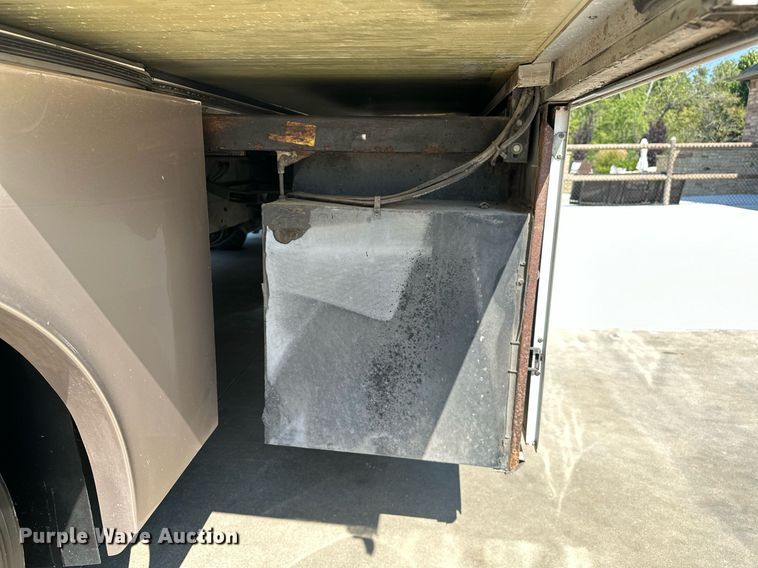 image for item NQ9354 1999 Fleetwood Discovery  RV