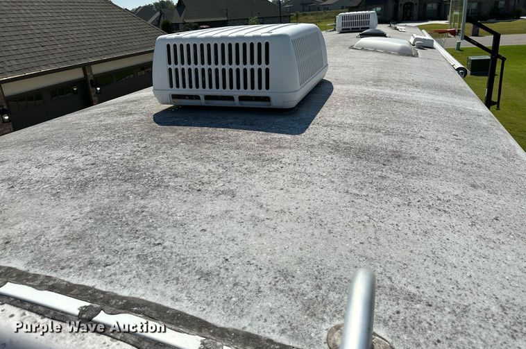 image for item NQ9354 1999 Fleetwood Discovery  RV