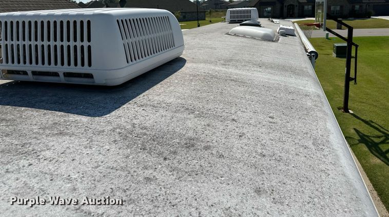 image for item NQ9354 1999 Fleetwood Discovery  RV