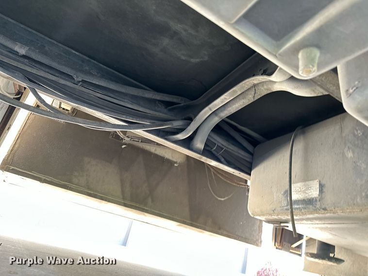 image for item NQ9354 1999 Fleetwood Discovery  RV