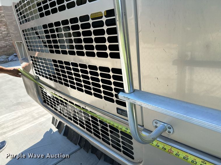 image for item NQ9354 1999 Fleetwood Discovery  RV