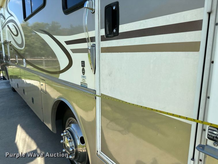 image for item NQ9354 1999 Fleetwood Discovery  RV