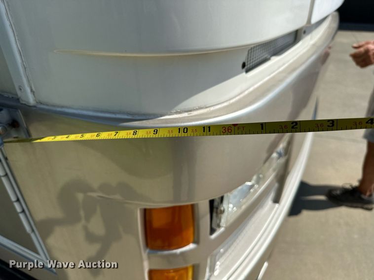 image for item NQ9354 1999 Fleetwood Discovery  RV