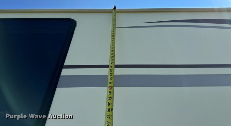 image for item NQ9354 1999 Fleetwood Discovery  RV