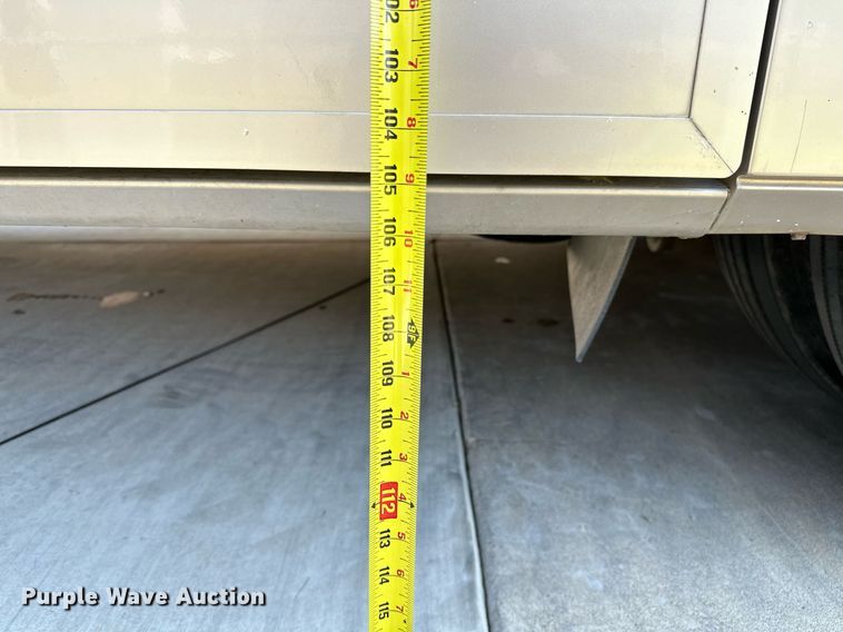 image for item NQ9354 1999 Fleetwood Discovery  RV