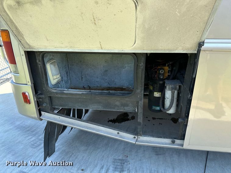 image for item NQ9354 1999 Fleetwood Discovery  RV