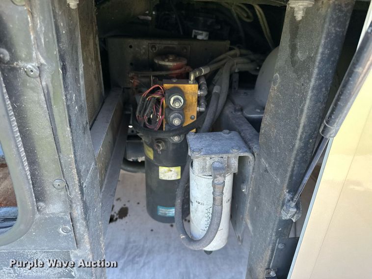 image for item NQ9354 1999 Fleetwood Discovery  RV