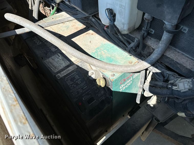 image for item NQ9354 1999 Fleetwood Discovery  RV