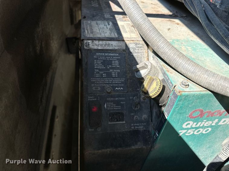 image for item NQ9354 1999 Fleetwood Discovery  RV