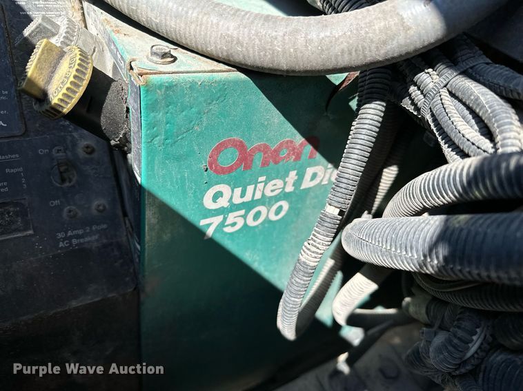 image for item NQ9354 1999 Fleetwood Discovery  RV