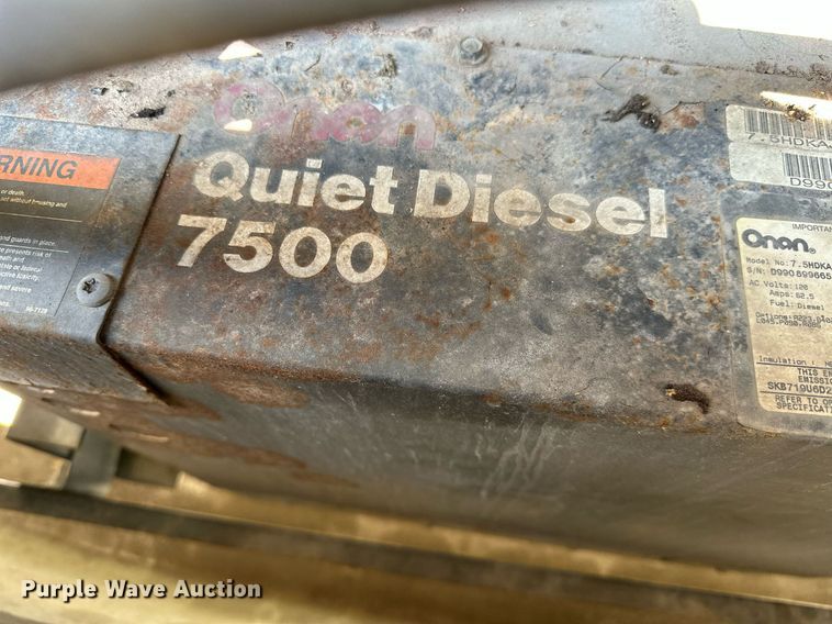 image for item NQ9354 1999 Fleetwood Discovery  RV